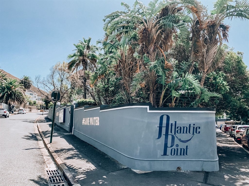 Az Atlantic Point Backpackers egy népszerű létesítmény a turisták körében Fokváros Atlanti-óceán partján.