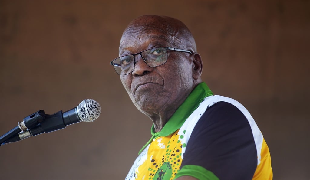 Jacob Zuma volt elnök beszédet mond szurkolóihoz az Alexandra Stadionban 2024 februárjában Johannesburgban. 