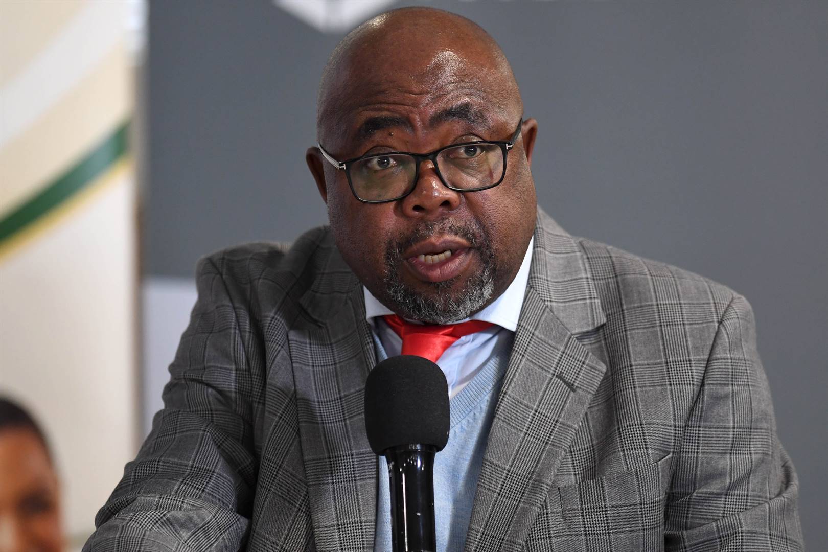 Thulas Nxesi, munkaügyi és foglalkoztatási miniszter