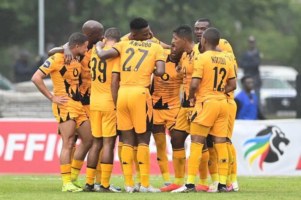 A Kaizer Chiefs csapata félidőben a DStv Premiership mérkőzésen a Royal AM ellen a Harry Gwala Stadionban 2024. február 18-án a dél-afrikai Pietermaritzburgban. 