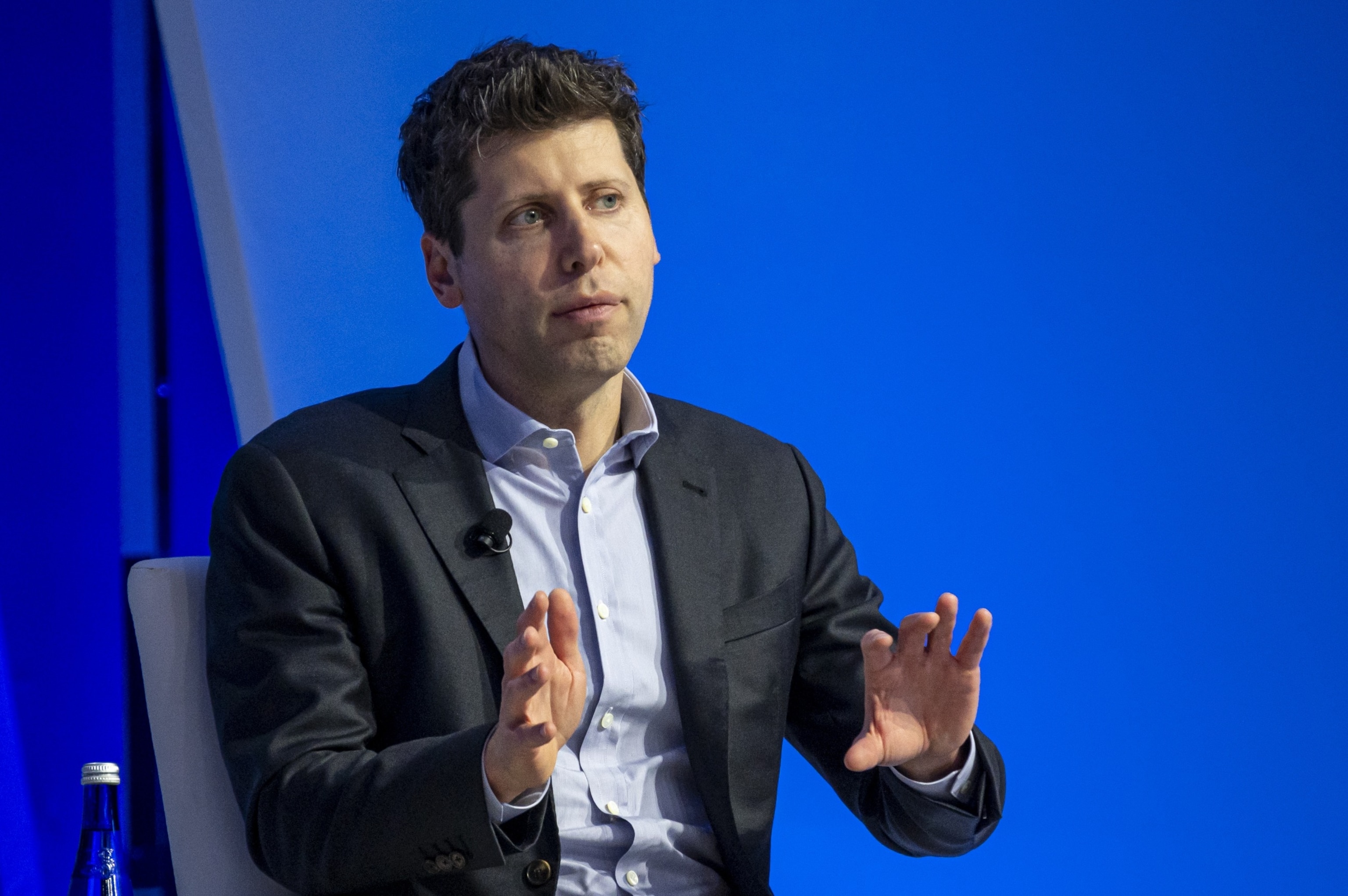 FOTÓ: Sam Altman, az OpenAI vezérigazgatója az Ázsia-Csendes-óceáni Gazdasági Együttműködés (APEC) vezérigazgatói csúcstalálkozóján San Franciscóban, Kaliforniában, 2023. november 16-án. 