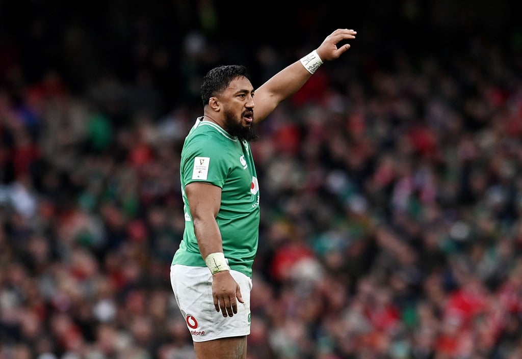 Az ír Bundee Aki gesztikulál a Guinness Six Nations 2024 Írország–Wales mérkőzésen az Aviva Stadionban 2024. február 24-én Dublinban, Írországban. (Fotó: Charles McQuillan/Getty Images)