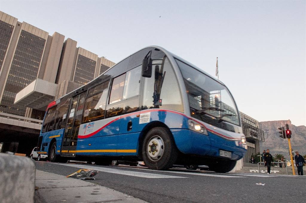 Egy biztonsági őrt és egy K9 kutyát lőttek le a MyCiTi buszjárat második ütemének kiépítésére készülő építkezésen. 