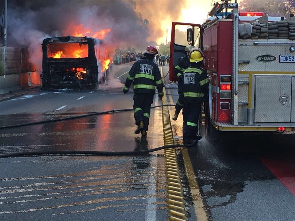 Johannesburgban hiányzik a tűzoltóautó, minden nap 10-15 gép üzemel.