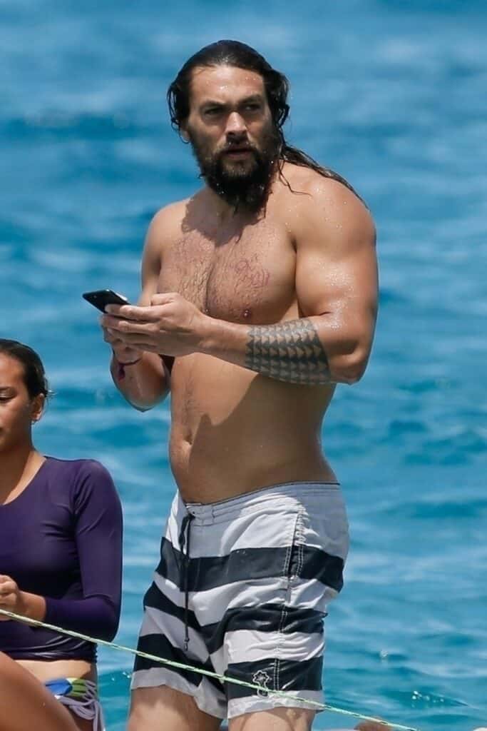 Jason Momoa-t póló nélkül kapták lencsevégre nyaralás közben