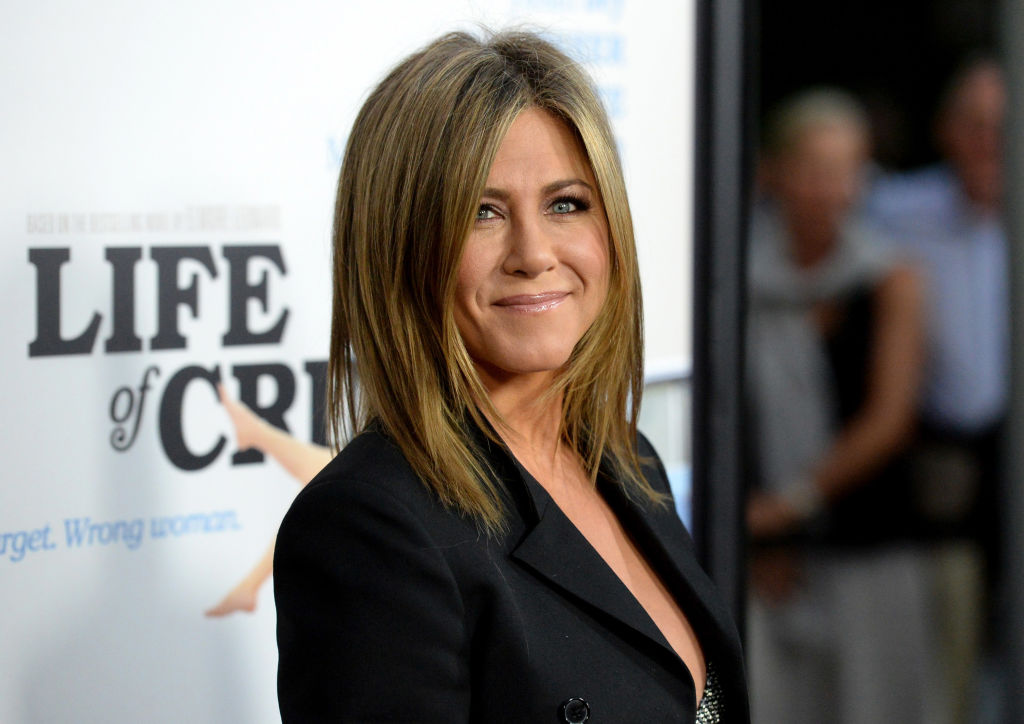 A mesés haj titkait Jennifer Aniston fedte fel. Idővel viselt frizurák